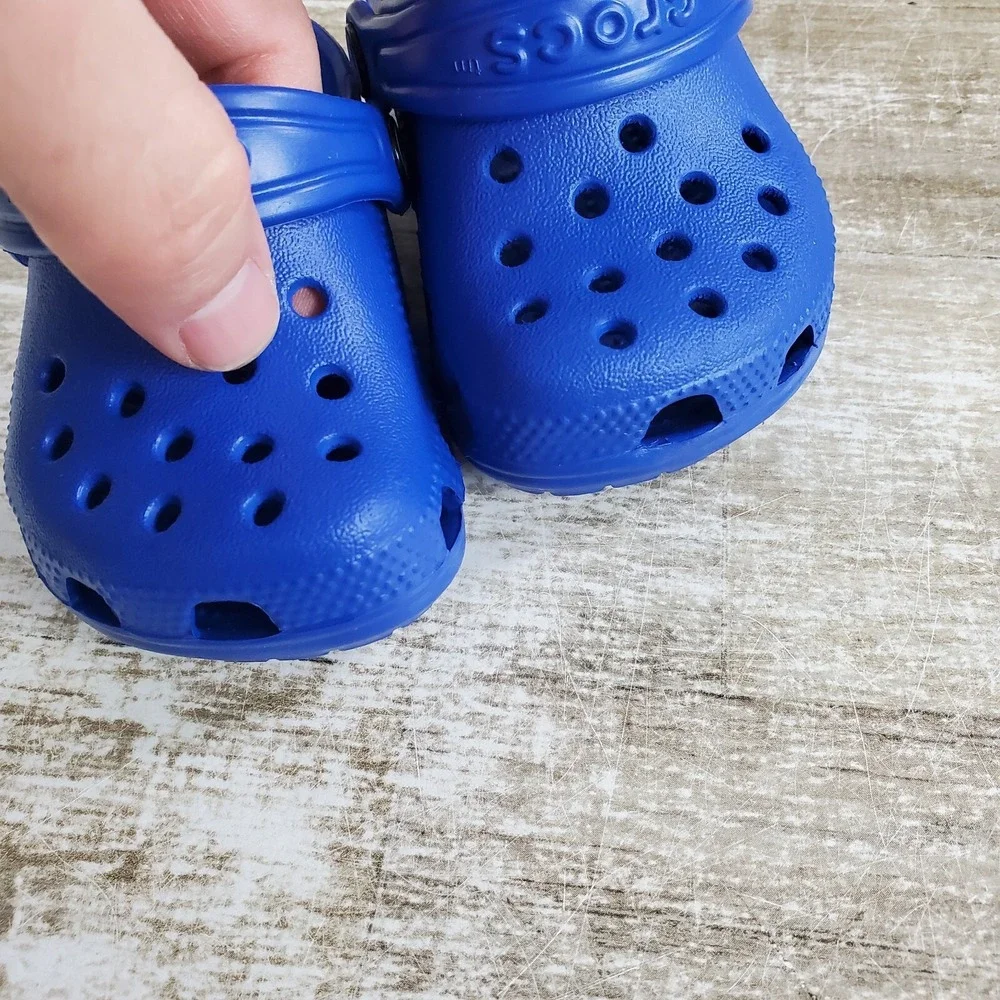 Crocs Classic Clogs Toddler 2 / 3 Navy Blue Rubber Slingback Round Toe